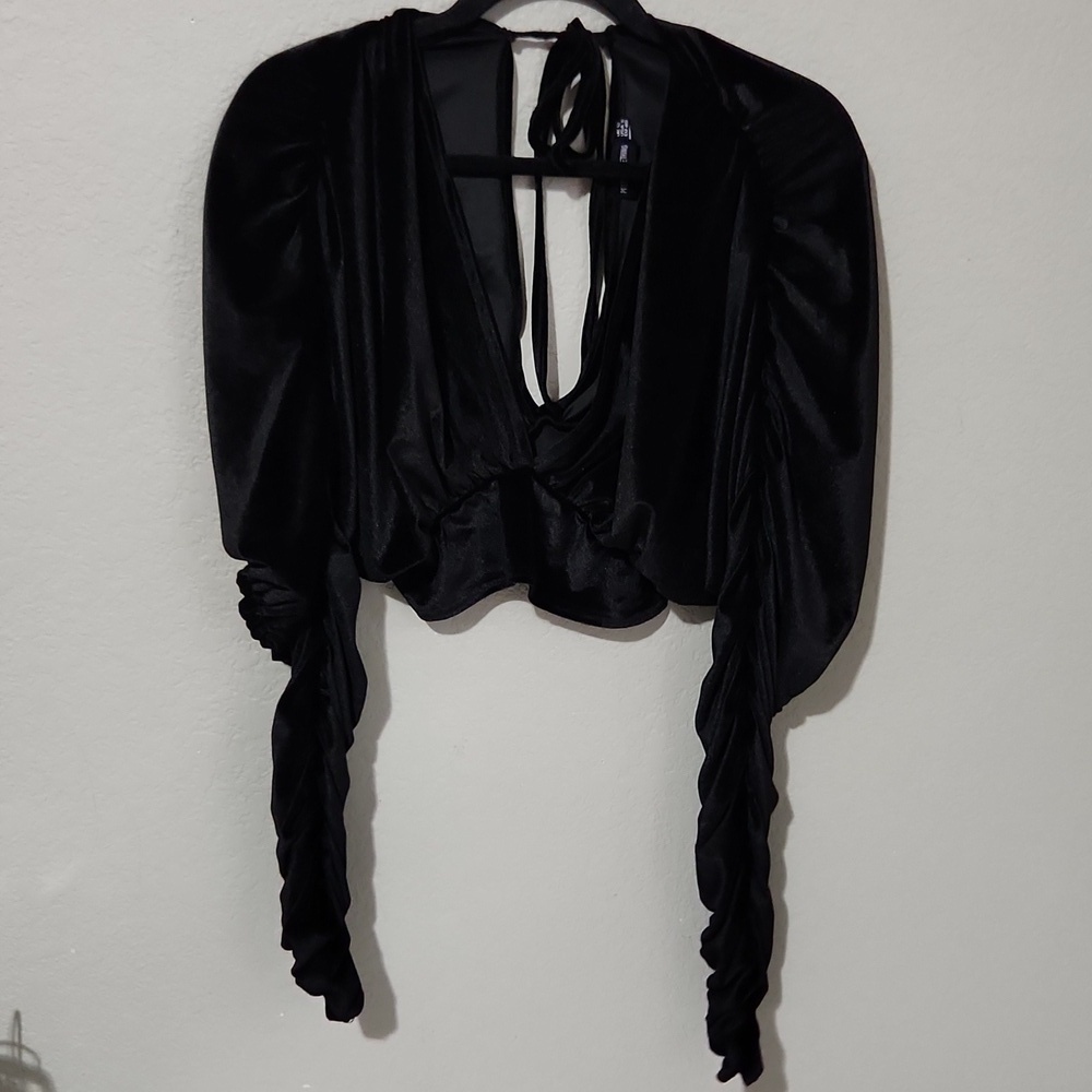 Pretty Little Things Blouse Size 8 Black Crop Top Batwing V Neck Crop